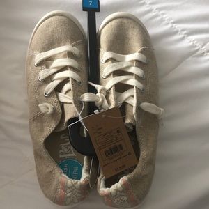 🆕 Women’s Slip Ons